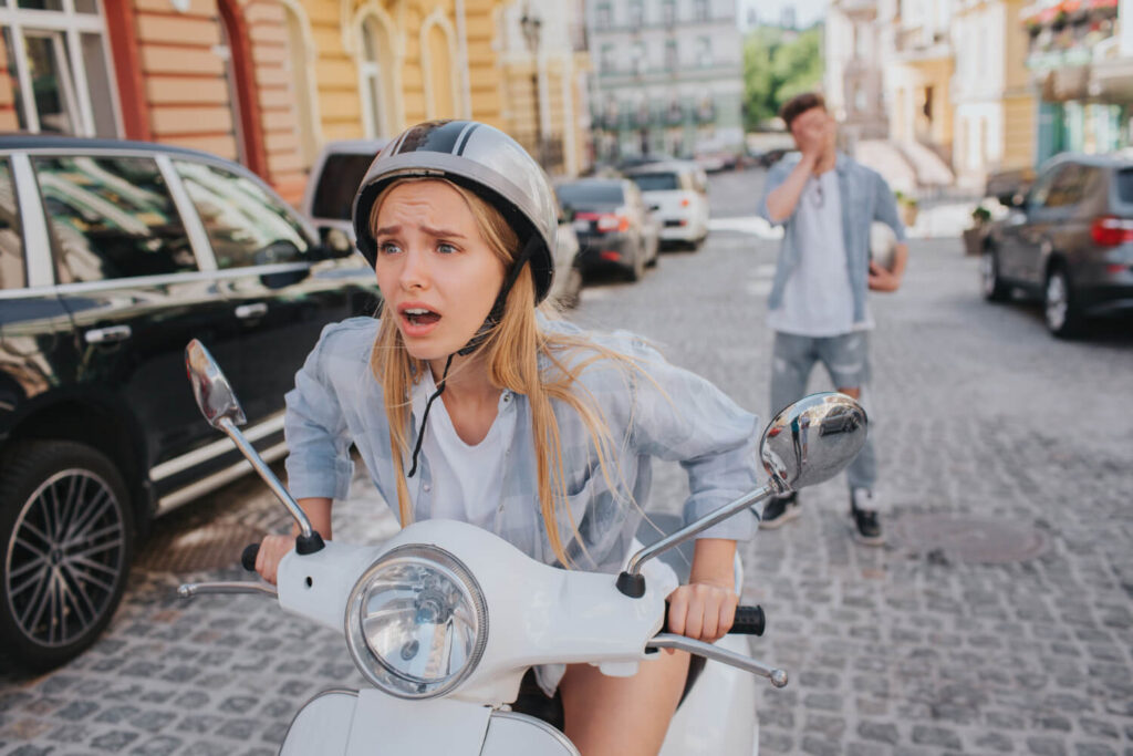 Scooter en panne sur la route - diagnostic moteur arrêté