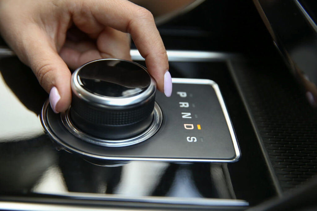 Votre voiture automatique recule dans une pente : est-ce normal ? 3 voiture boîte automatique