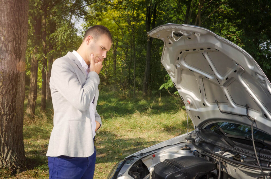 Moteur d'une Peugeot 307 qui tourne mais ne démarre pas, pour un guide de diagnostic des causes.