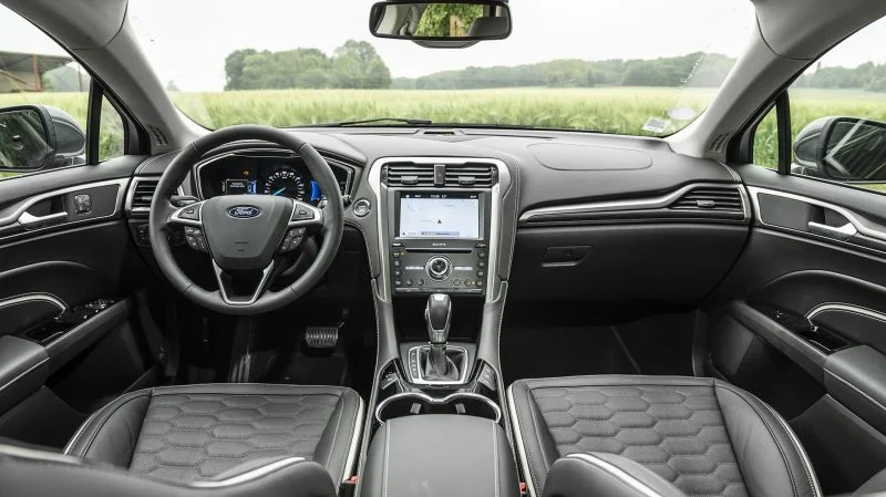 Ford Mondeo Hybride : quels sont les problèmes connus ? 3 intérieur Ford Mondeo Hybride