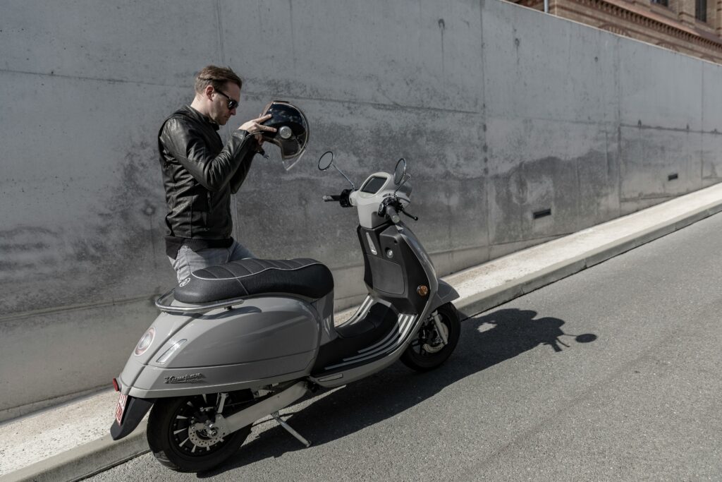 Comment ouvrir un top case sans clé ? 3 méthodes 3 scooter electrique
