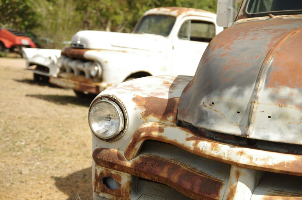 ancienne voiture rouillée