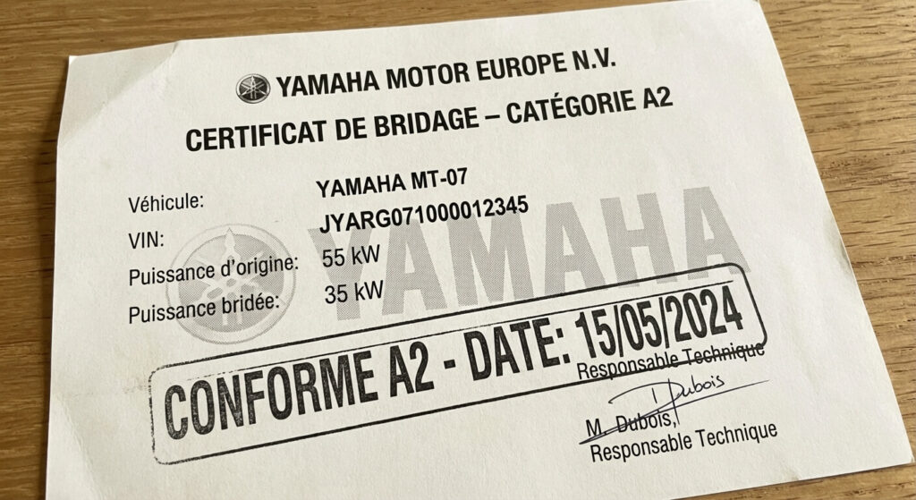 Exemple de certificat de bridage officiel délivré par un constructeur moto pour le passage en catégorie A2.
