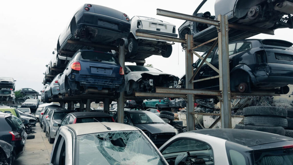 Comment faire enlever son épave dans le Val-de-Marne ? 3 Stockage de véhicules usagés dans un centre de déconstruction agréé VHU dans le 94.