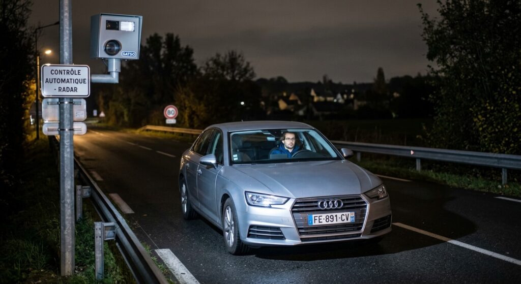 Comment contester une amende de radar automatique sans faire d'erreur 4 Photo de contrôle d'un véhicule prise par un radar automatique pour identifier le conducteur.