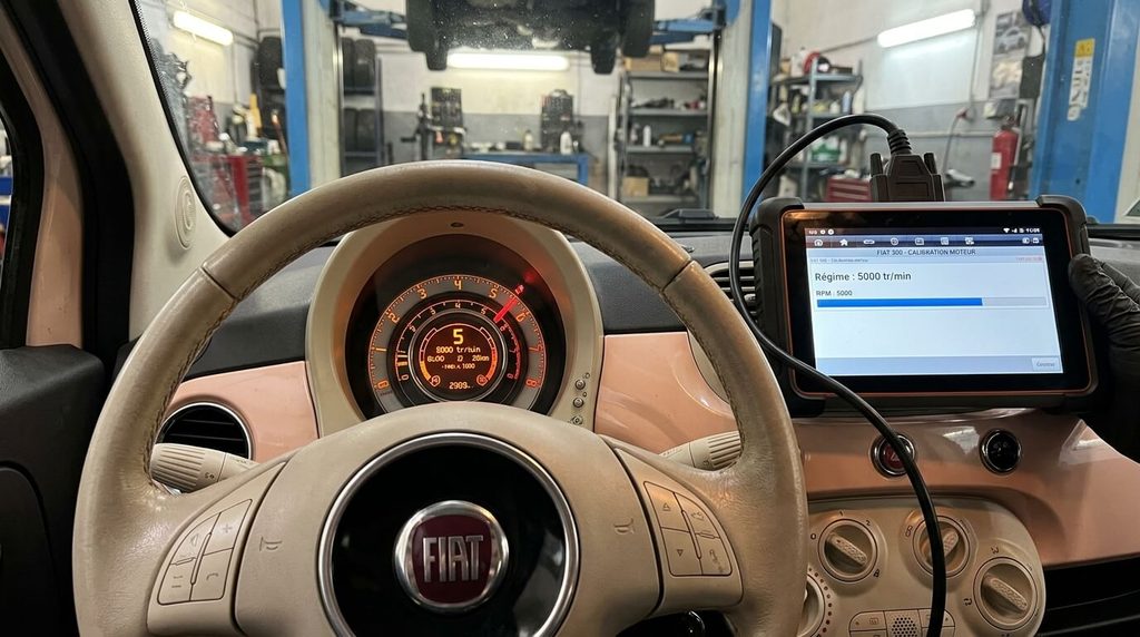 Apprentissage roue phonique Fiat 500 : quand et comment le faire 4 Compte-tours de Fiat 500 montant à 5000 tours par minute lors de la calibration d'atelier.
